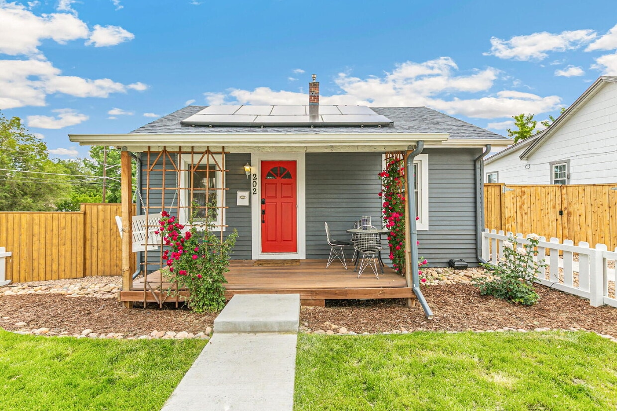 Primary Photo - $2,595, 3-bed, 2-bath, located in Denver w...