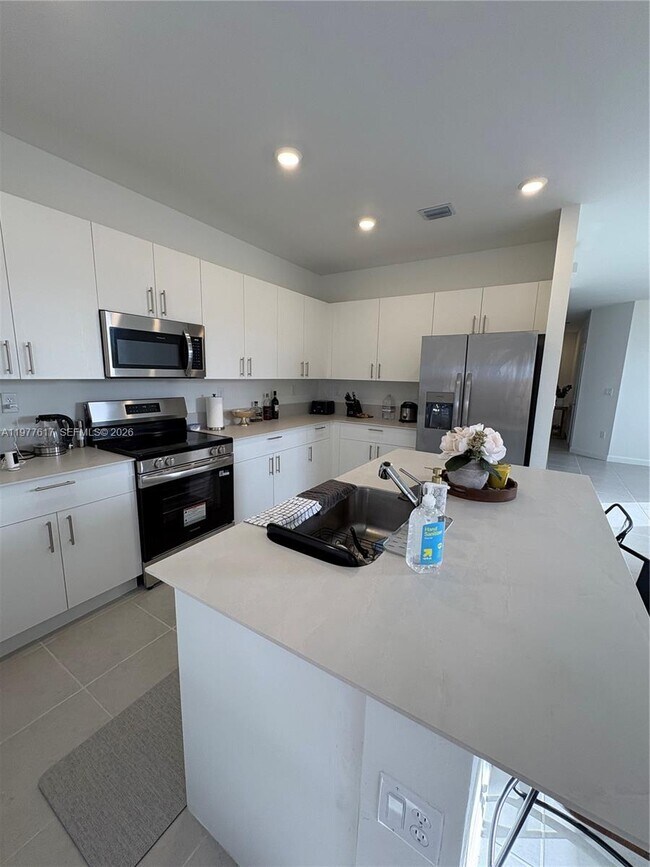 Foto del edificio - 2409 SE 28th St