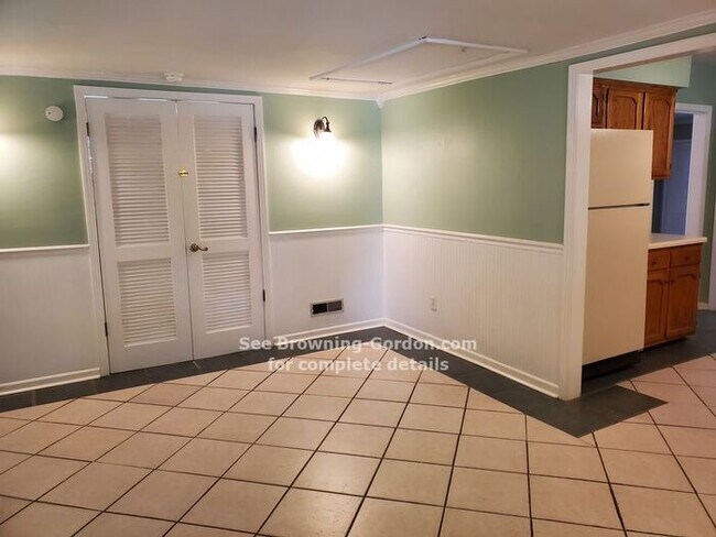 Foto del edificio - Three Bedroom house in Crieve Hall!