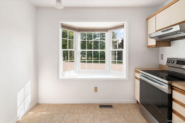 Building Photo - 46 Winterberry Cir