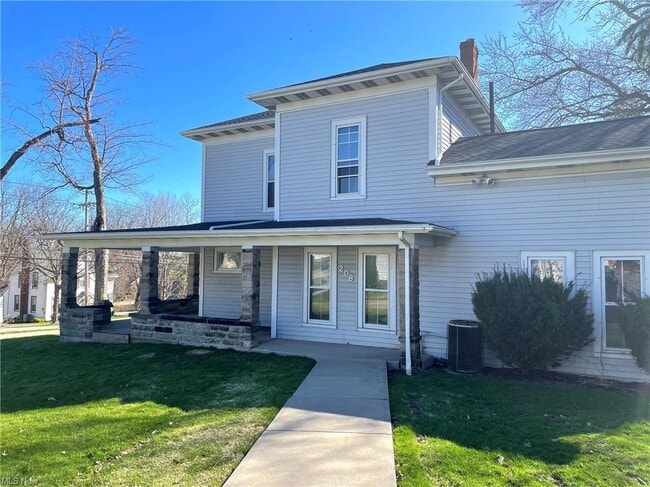 Building Photo - 208 N Hambden St