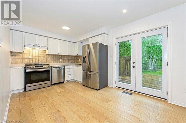 Building Photo - 77 Birchway Pl