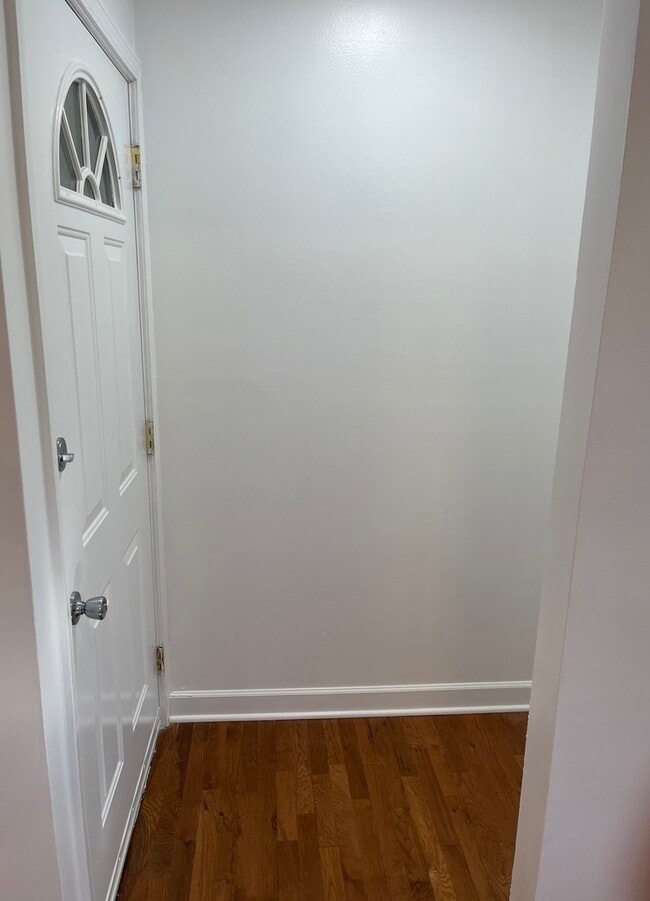 Building Photo - 1534 W Farwell Ave