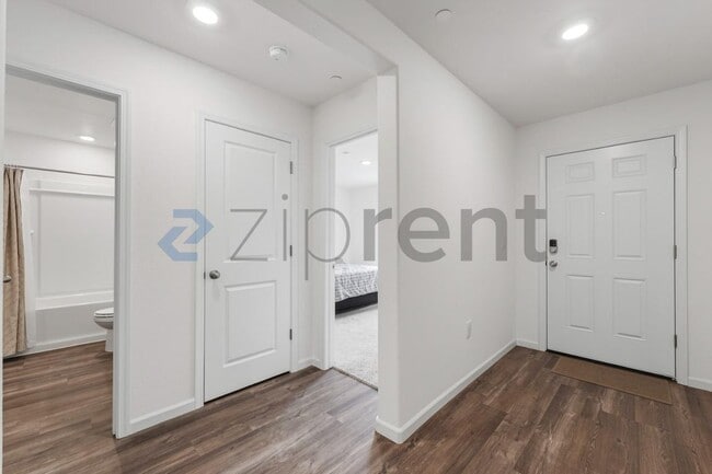 Building Photo - Unit
