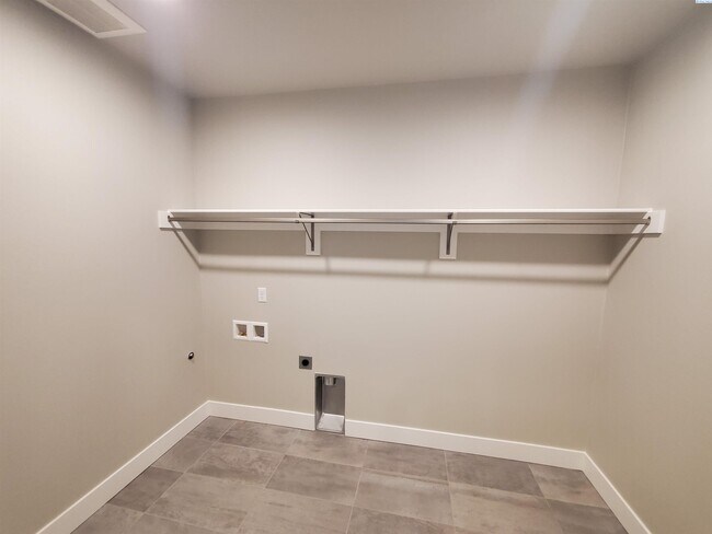 Foto del edificio - FOR RENT SOUTHCLIFFE