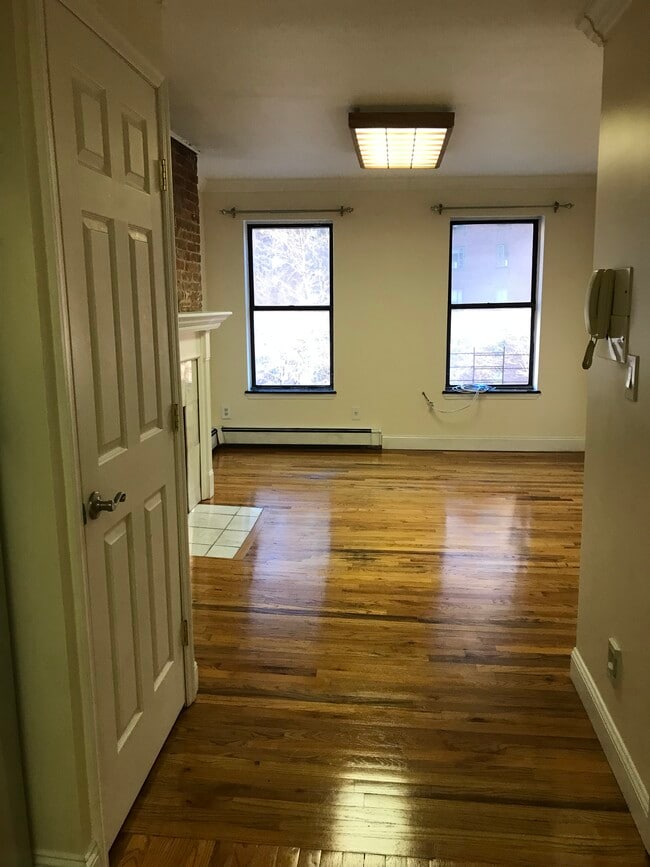 Building Photo - 379 1st Ave