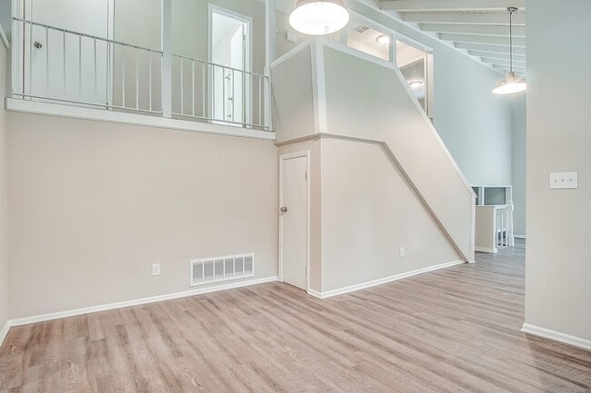 Building Photo - 6695 Buckhurst Trl