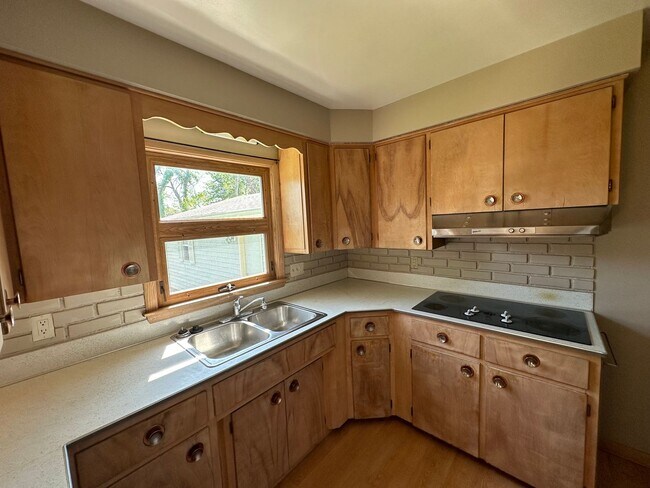 Foto del edificio - 401 Hilltop Rd