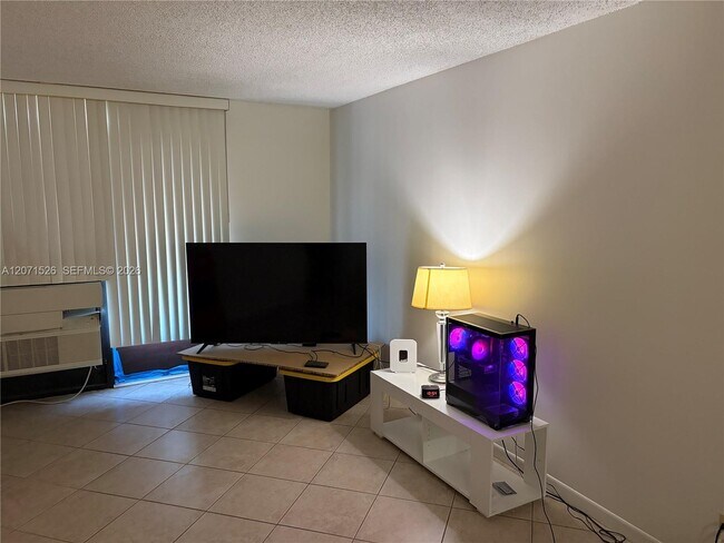 Foto del edificio - 2771 Riverside Dr