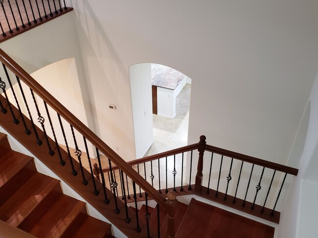 Foto del edificio - Upgraded 5 Bedroom Home with Spectacular V...