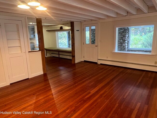 Foto del edificio - 654 Watson Hollow Rd