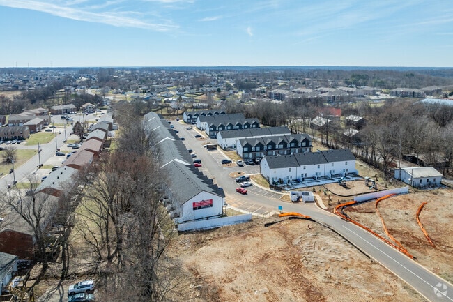 Building Photo - Highland Oaks