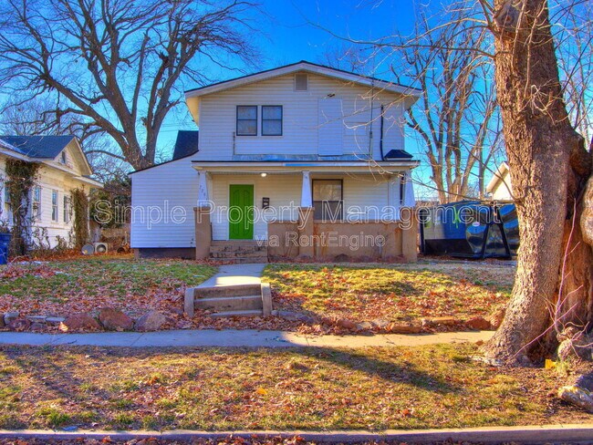 Building Photo - 730 N Louisa Ave