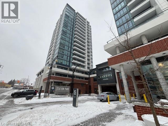 Building Photo - 15 Wellington St S