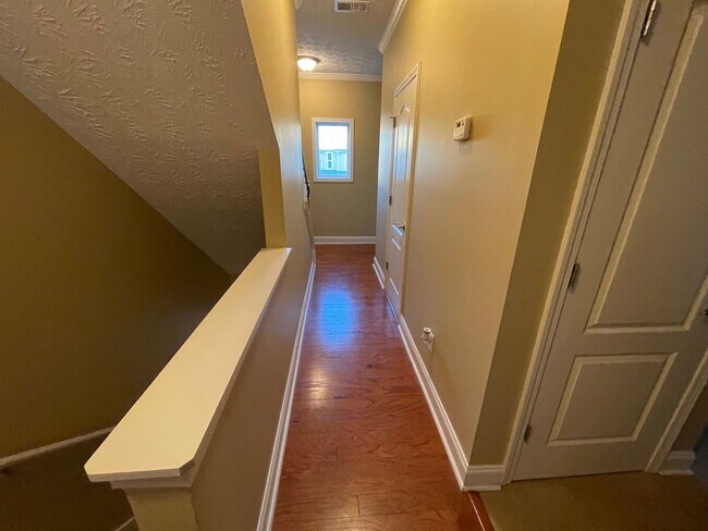 Foto del edificio - 4 bedrm, 3 bath, garage, pool, tennis cour...