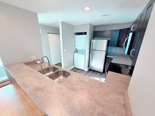 Building Photo - 11 N Beaver St