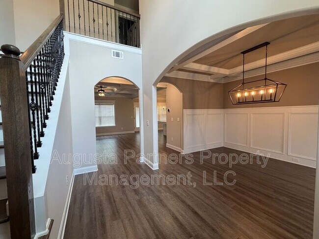 Building Photo - 3500 Hilltop Trl