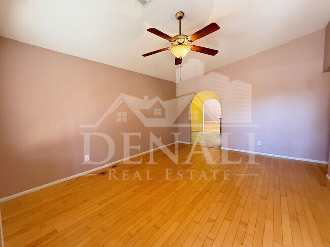 Foto del edificio - 2102 W Knox Rd