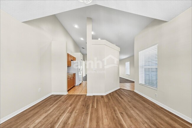 Foto del edificio - 3348 Clover Blossom Cir