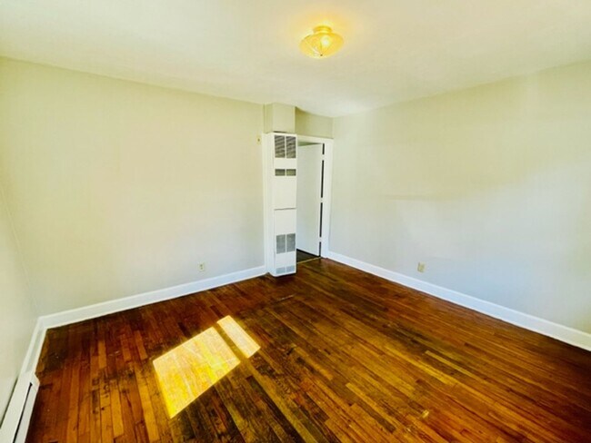 Building Photo - Asheboro St 1028