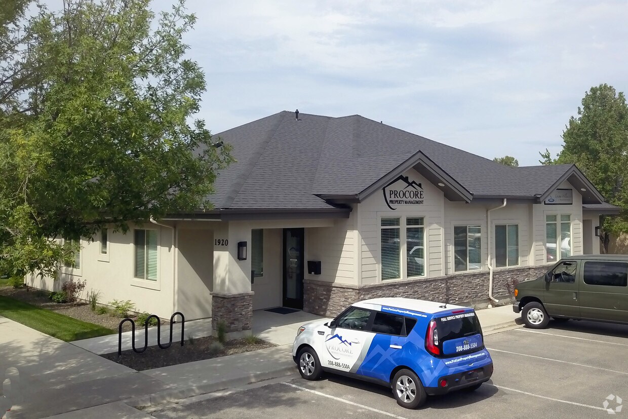 Centerpoint Townhomes Apartments 3423 N Centrepoint Way Meridian, ID