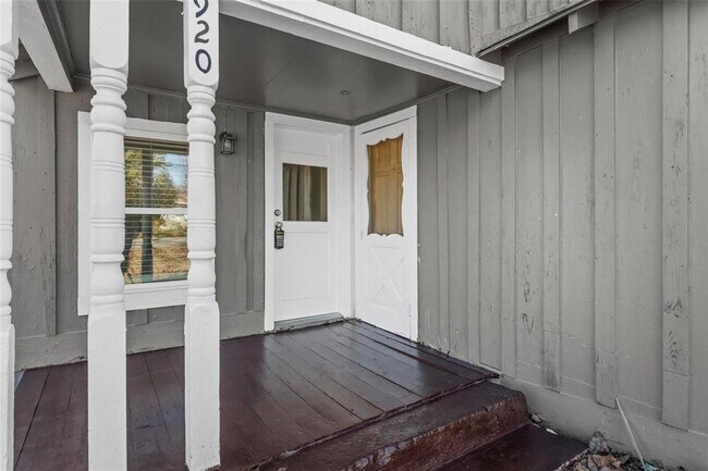 Foto del edificio - 920 Dubois St