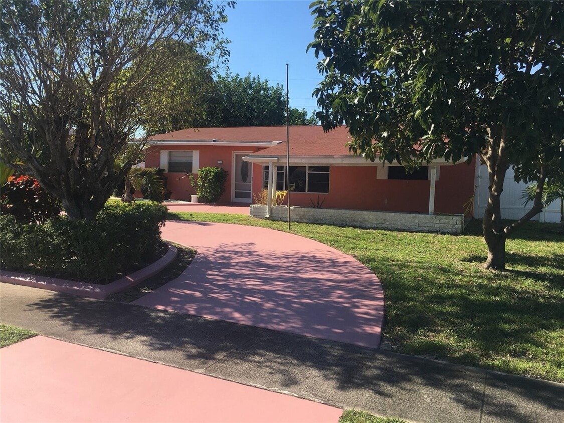 Primary Photo - 720 N 66th Ter HOLLYWOOD, FL 33024
