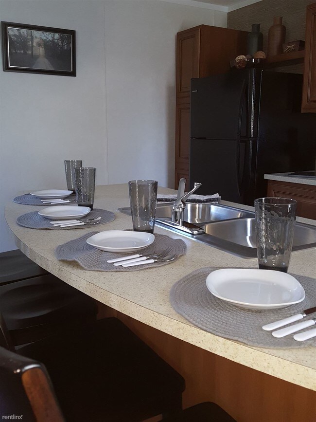 Foto del edificio - 3 br, 2 bath Mobile Home - 909 S Lawrence St
