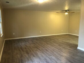 Building Photo - 515 Chateau Dr SE