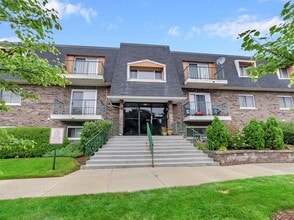 Building Photo - 3856 S Parkway Dr