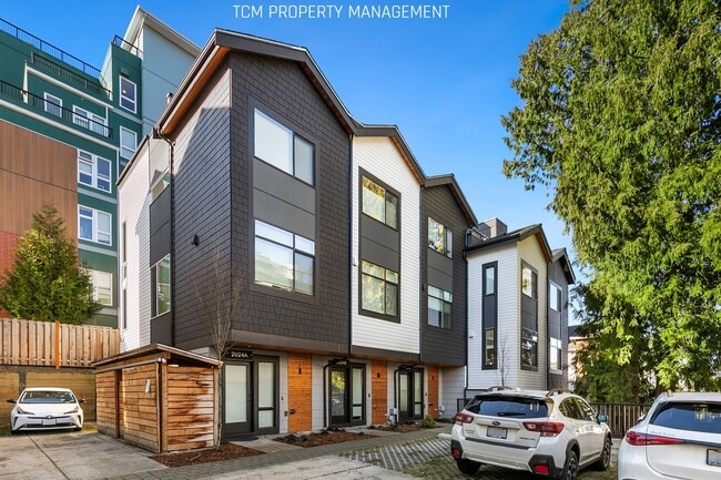 Building Photo - 2024E NE 85th St