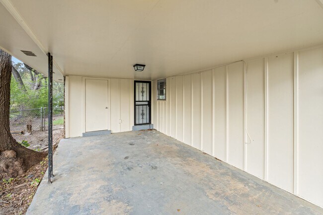 Foto del edificio - Fully Renovated Whitehaven Gem - Open To Section 8