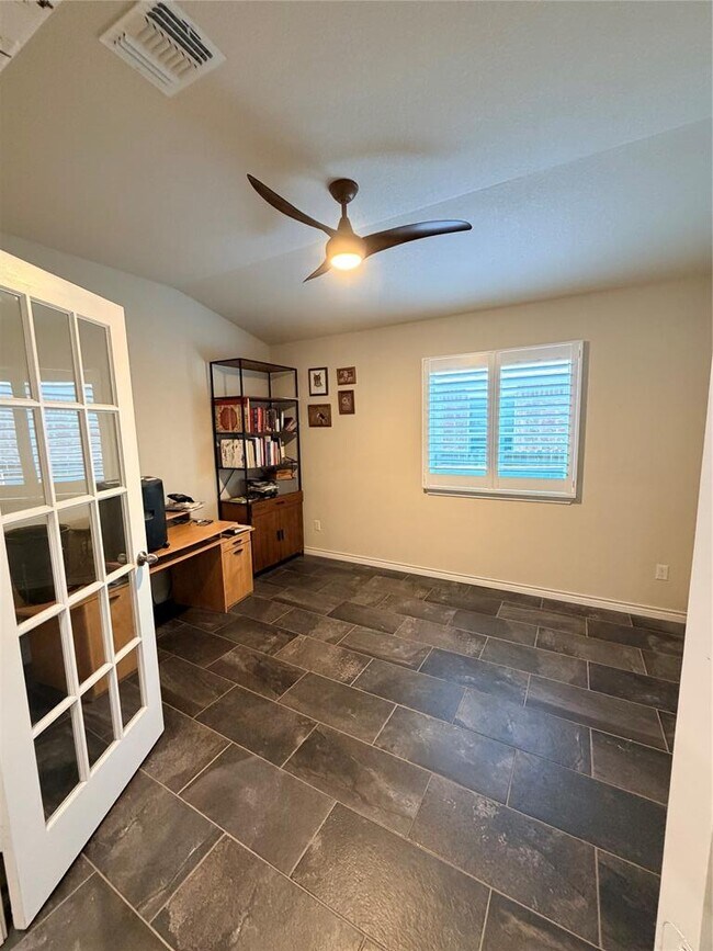 Foto del edificio - 1313 Fawn Lily Dr