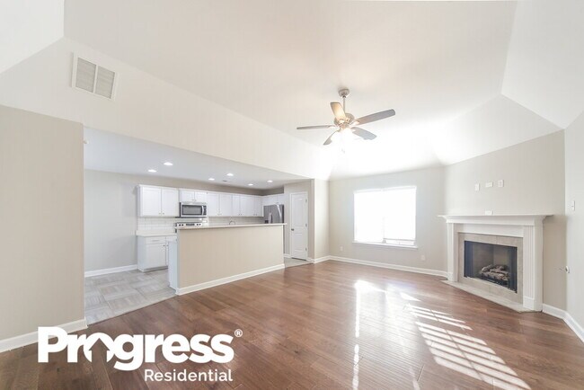 Foto del edificio - 1329 Hemlock Dr