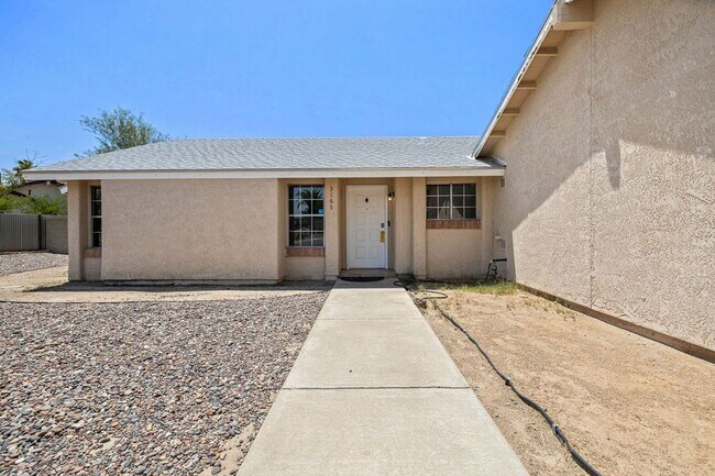 Foto del edificio - Northwest 4 Bedroom Home