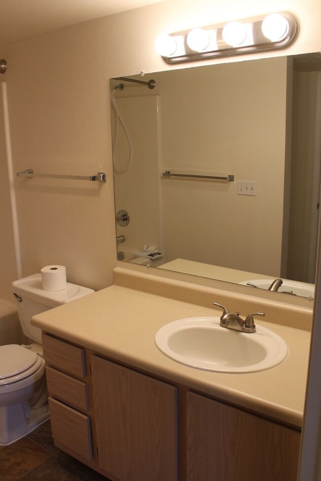 Building Photo - 2529 Ferndale Ln