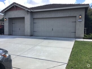 Building Photo - 5635 Meadow Brook Way