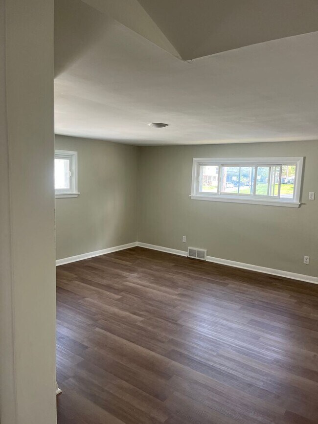 1008 E Washington St, New Castle, PA 16101 House Rental in New Castle