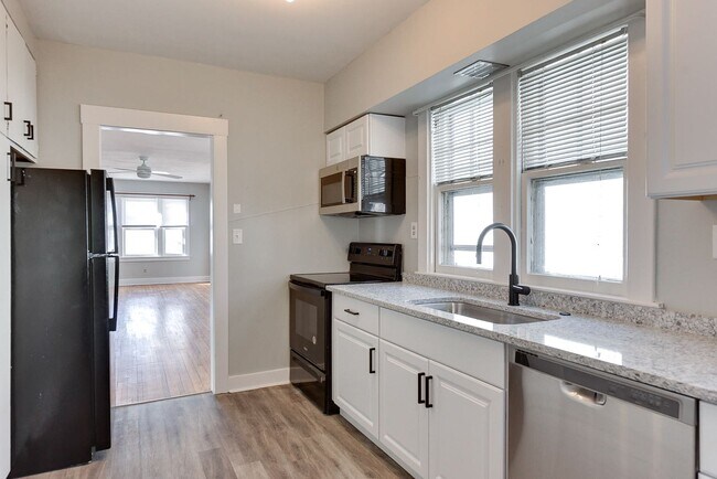 Foto del edificio - Newly Renovated Two Bedroom!