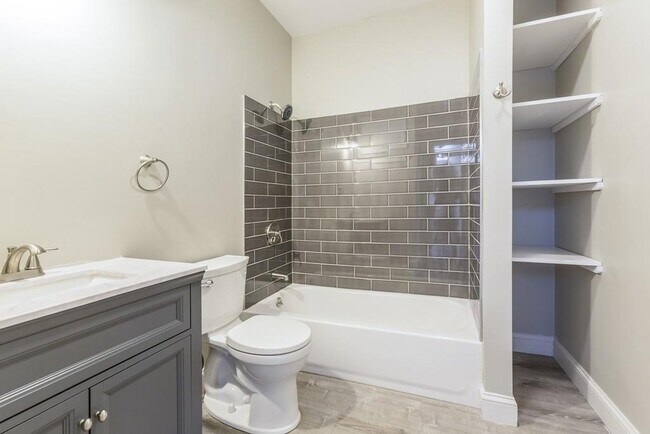 Building Photo - 464 Cabot St