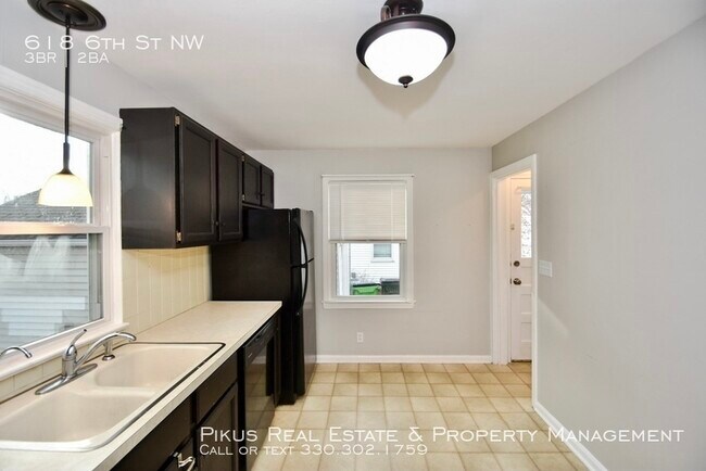 Building Photo - 618 6th St NW