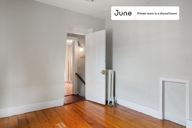 Building Photo - Private bedroom in 4 bed/2.5 bath Home