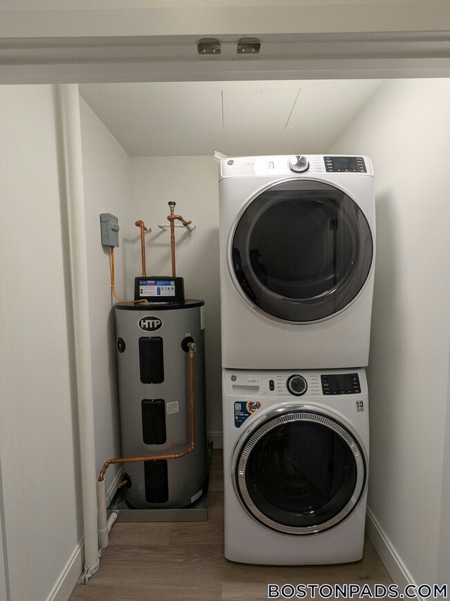 Foto del edificio - 1079 Commonwealth Ave