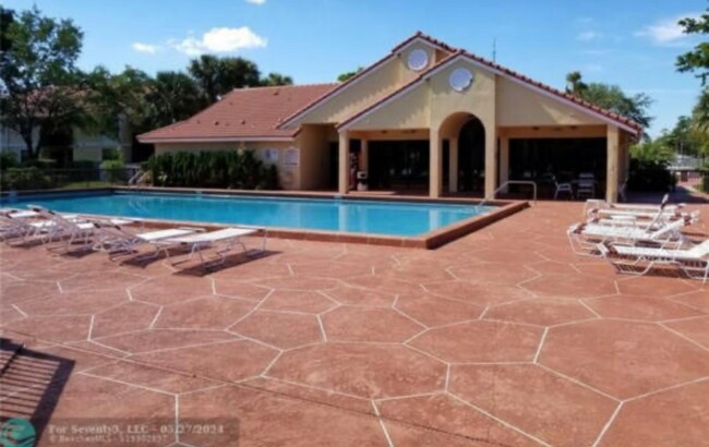 Building Photo - 5721 Riverside Dr