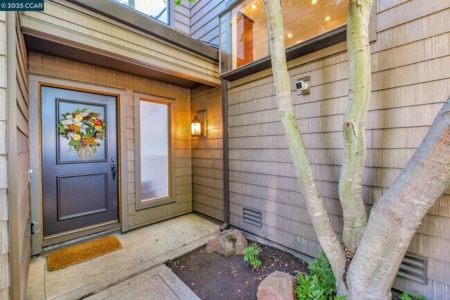 Building Photo - 1949 Highridge Ct