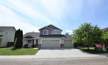 Building Photo - 3341 N Maplestone Ave