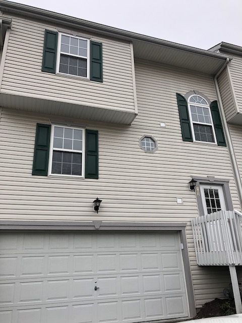 Primary Photo - 102 Cathedral Court - 1