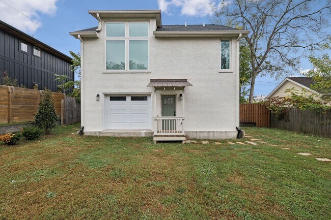 Building Photo - Furnished short term rental home with all utilities included