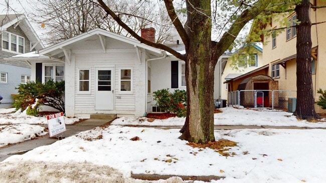 Building Photo - AVAILABLE AUGUST! 706 Hodge Street