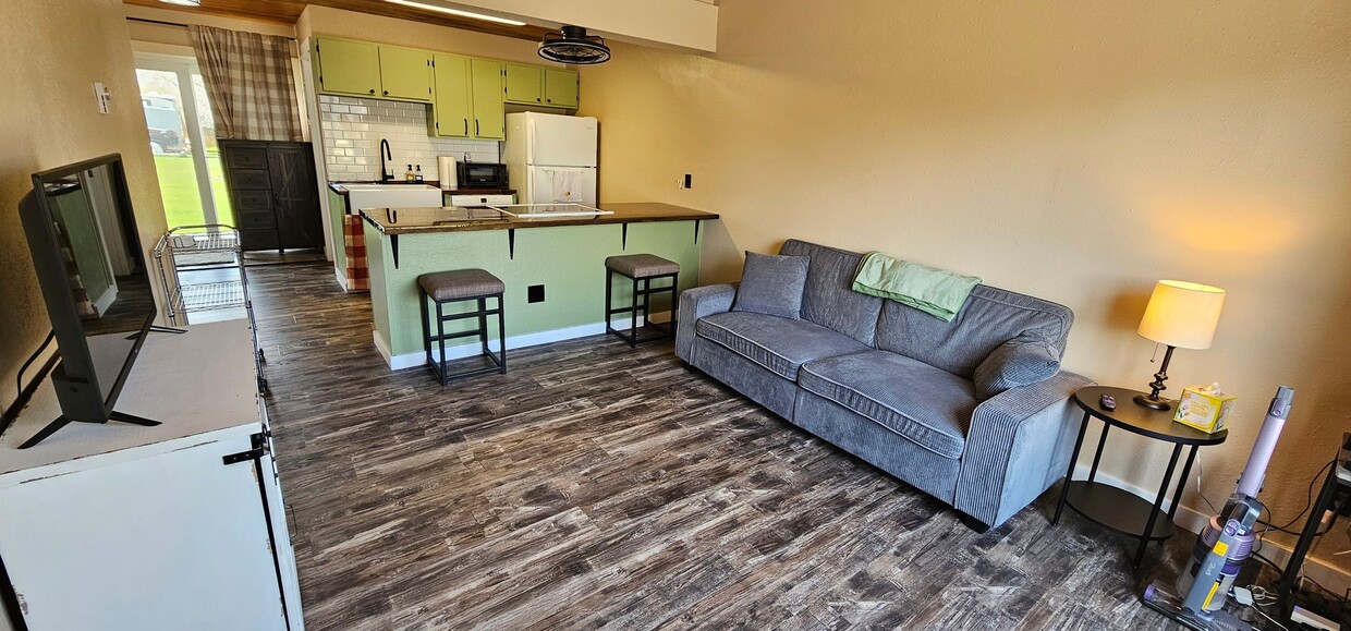 Foto principal - Fully Furnished, All Utilities Included, D...